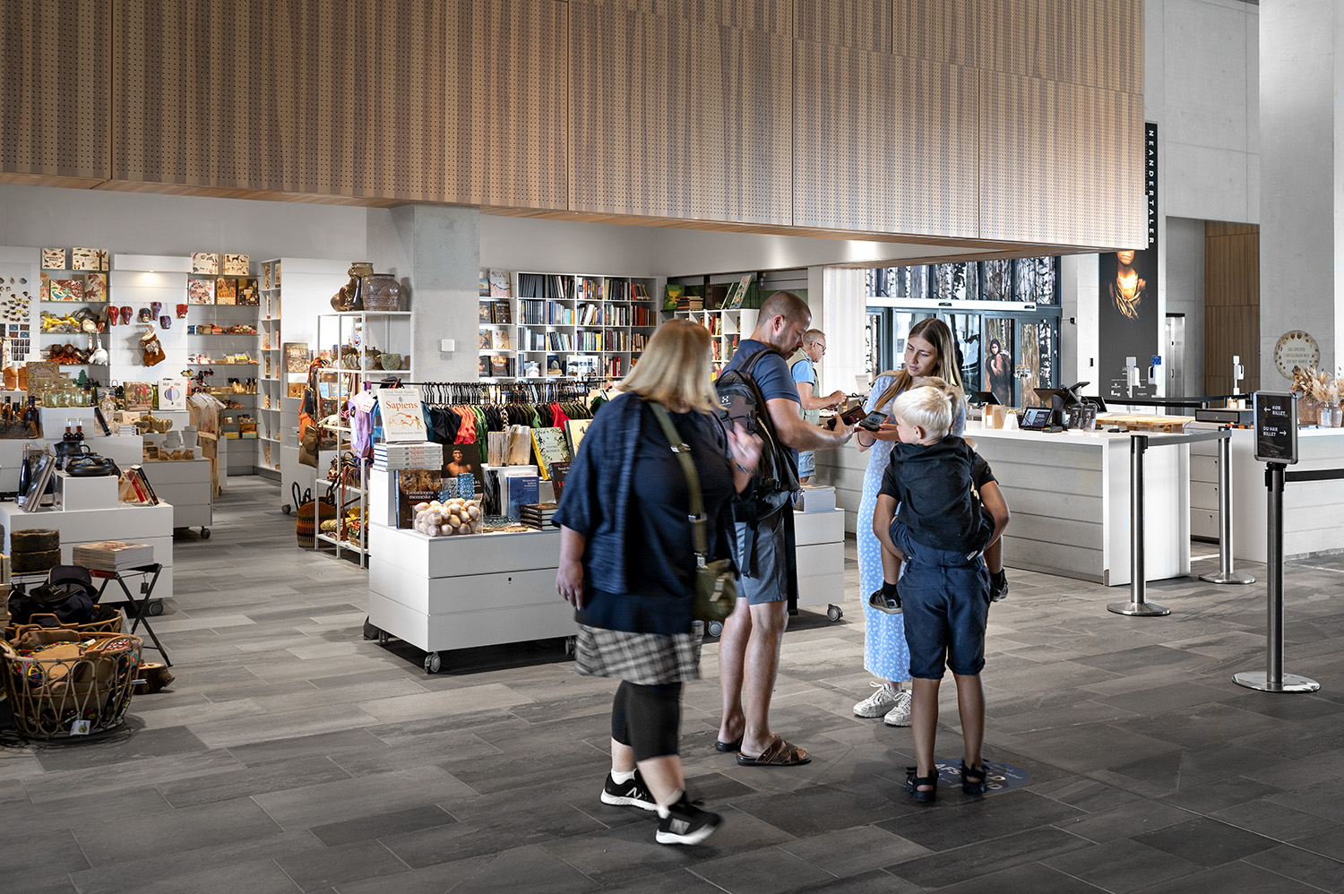 familie-foran-moesgaard-shop