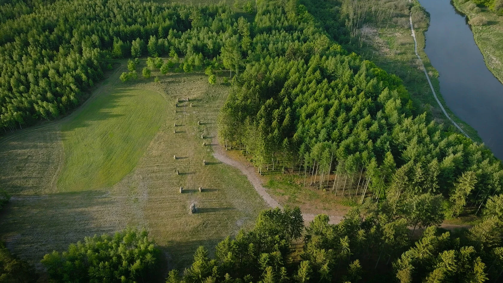 landskab-ved-hoej-stene