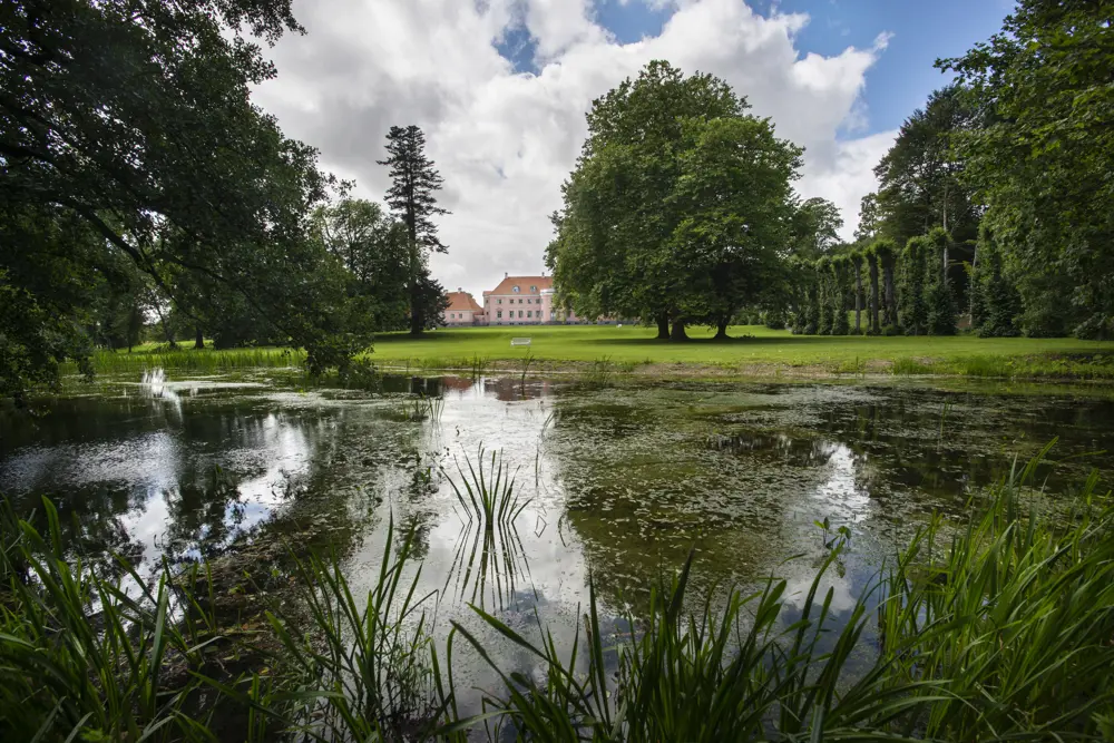 den-gamle-herregaard-og-soe