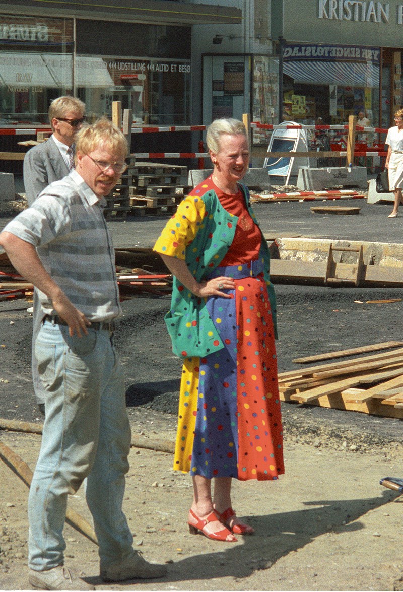 dronning-margrethe-ved-udgravning