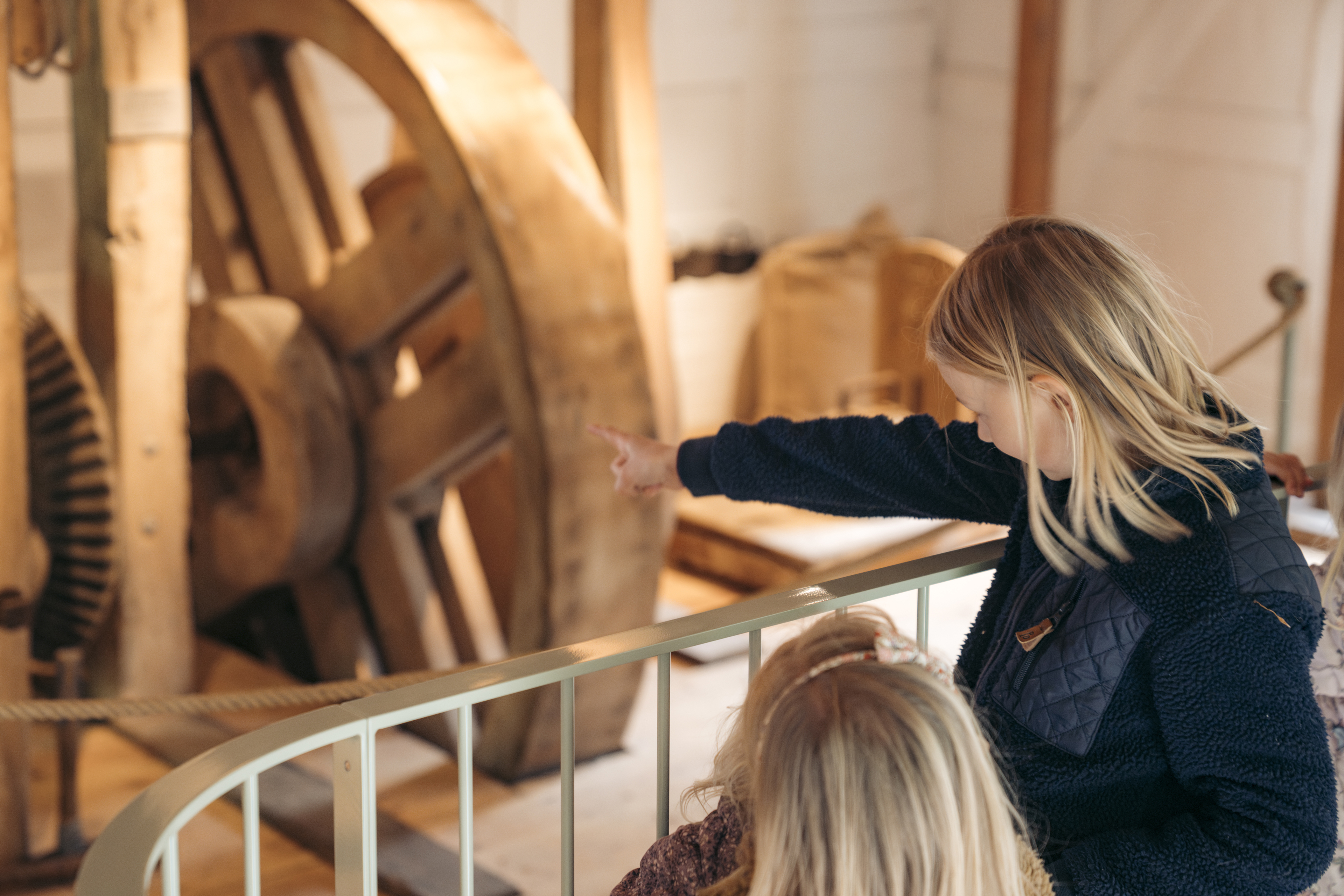 barn-peger-paa-moellehjul